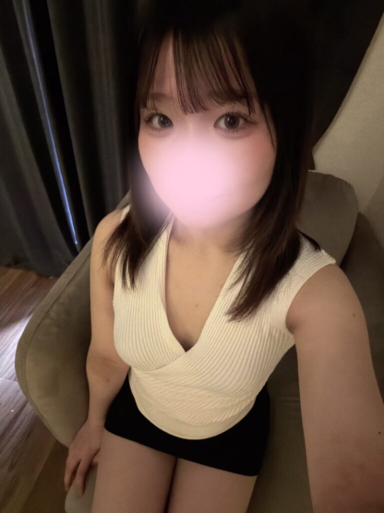 明日12時〜19時で出勤します🎵